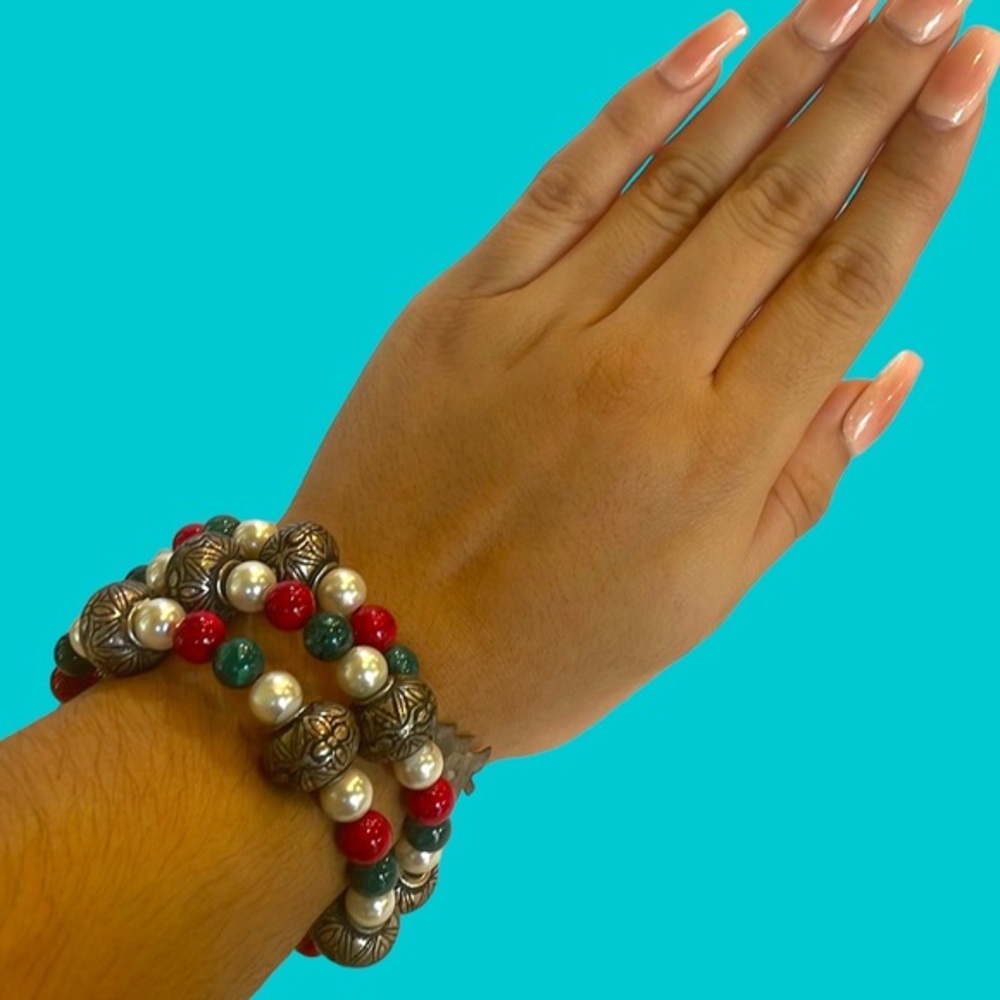 🎄RED‎ GREEN WHITE SLINKY BRACELET W/CHRISTMAS TREE CHARM
